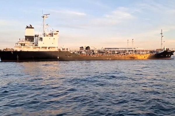 توقیف دو شناور متخلف قاچاق سوخت در خلیج فارس