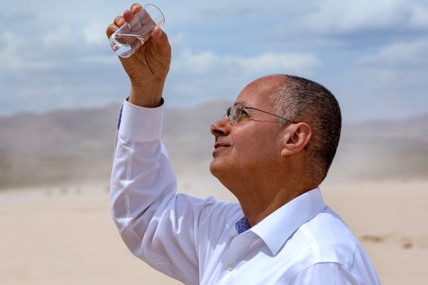 اختراع برنده نوبل شیمی: دستگاهی که از هوای خشک آب می‌گیرد